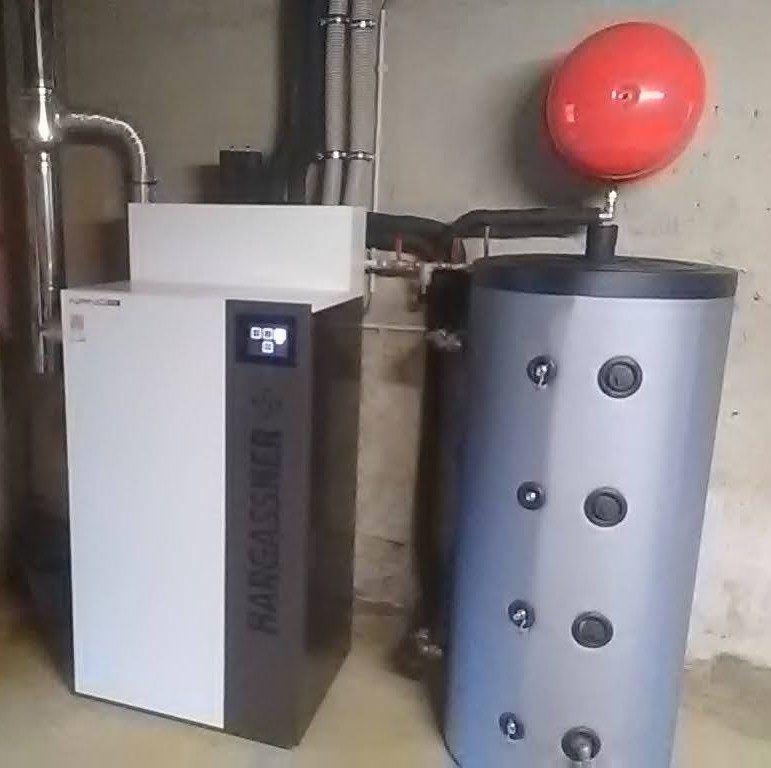 Chauffage : chaufferie à granulés installée par Laurent Bêche à Sagy